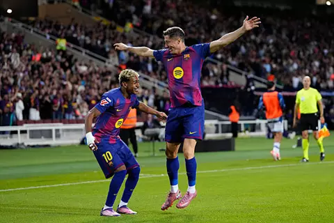 عرض منتظر في الصيف.. برشلونة يستهدف مهاجم دورتموند